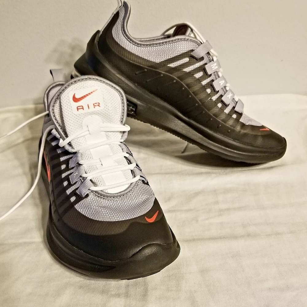 🌲NWOT NIKE Air Max Axis Sneakers
